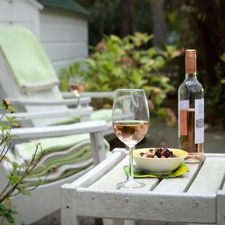 Tranquil In With Garden *